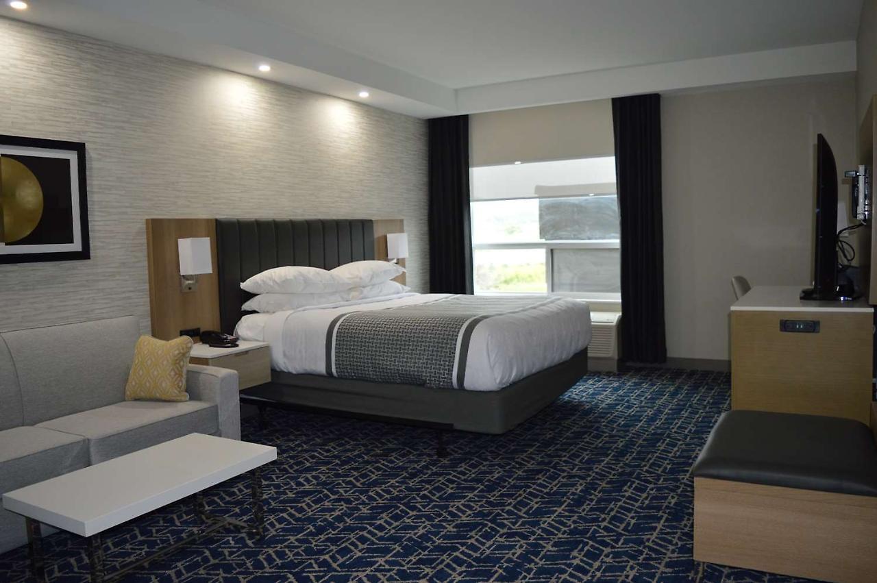 Best Western Premier Route 97 Vernon Exteriör bild