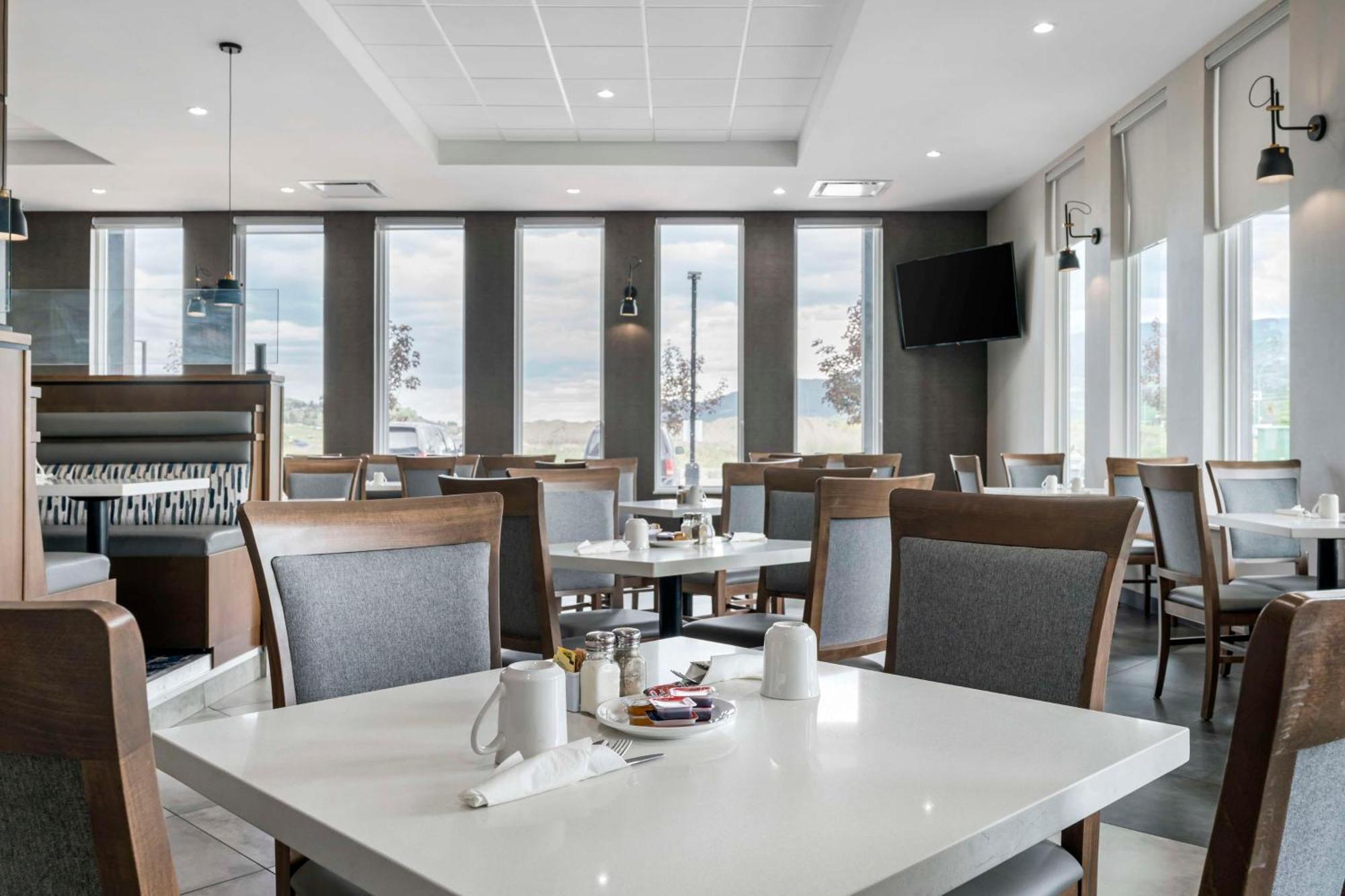 Best Western Premier Route 97 Vernon Exteriör bild